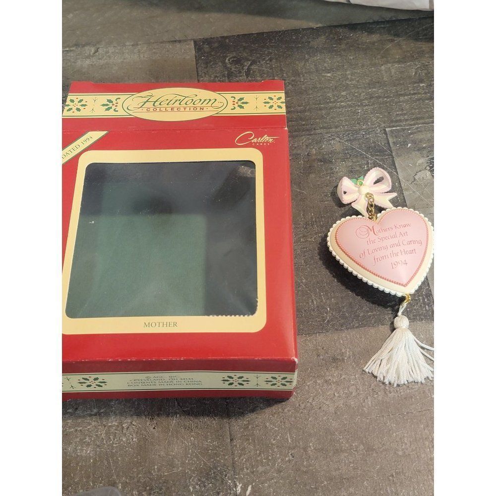 Heirloom Carlton 1992 mother ornament Xmas Decor heart‎